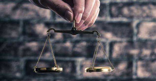 婚姻律師咨詢/訴訟離婚時，對方不出庭怎么辦？